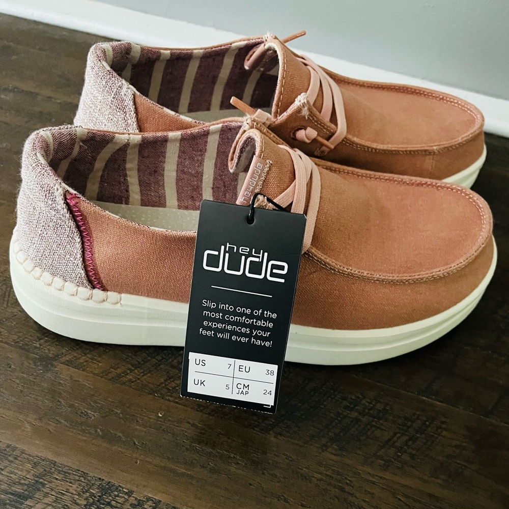 💎🎉SALE Super Cute NWT Hey Dude Woman's Size 7 Slide on Sneakers